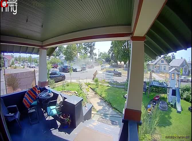 Video :After a suspect collides with an armored truck, seven cops, a dog, and three other people are sent to the hospital